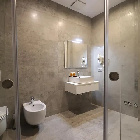 Harbour Hotel Sarandë