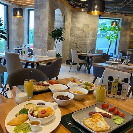 Harbour 4* Sarandë