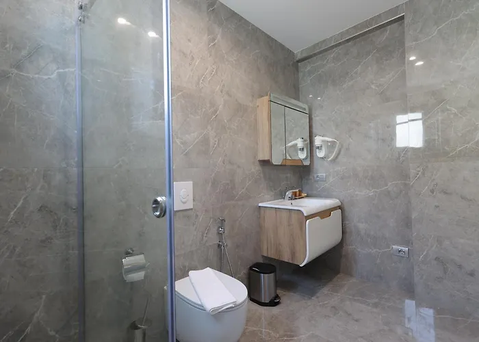 Harbour Hotel Sarandë