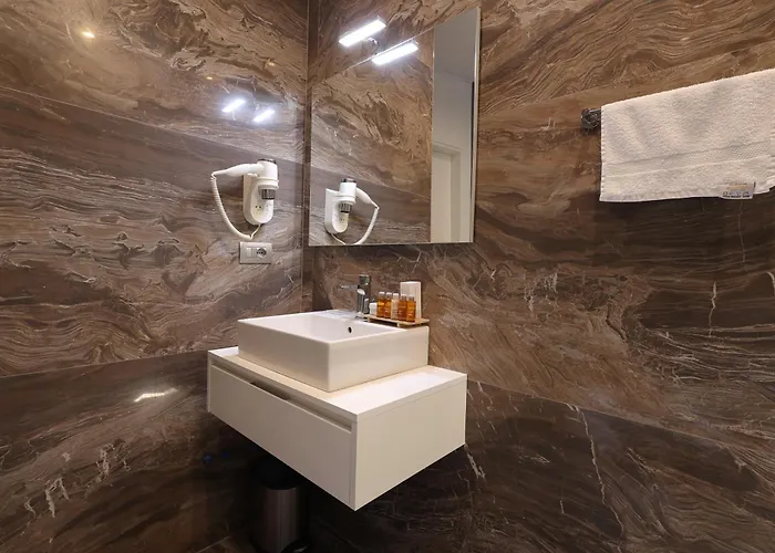 Отель Harbour 4*