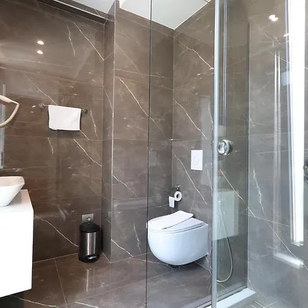 Harbour 4* Sarandë