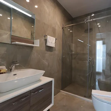 Harbour 4* Sarandë