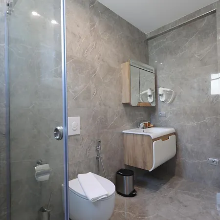 Harbour Hotel Sarandë